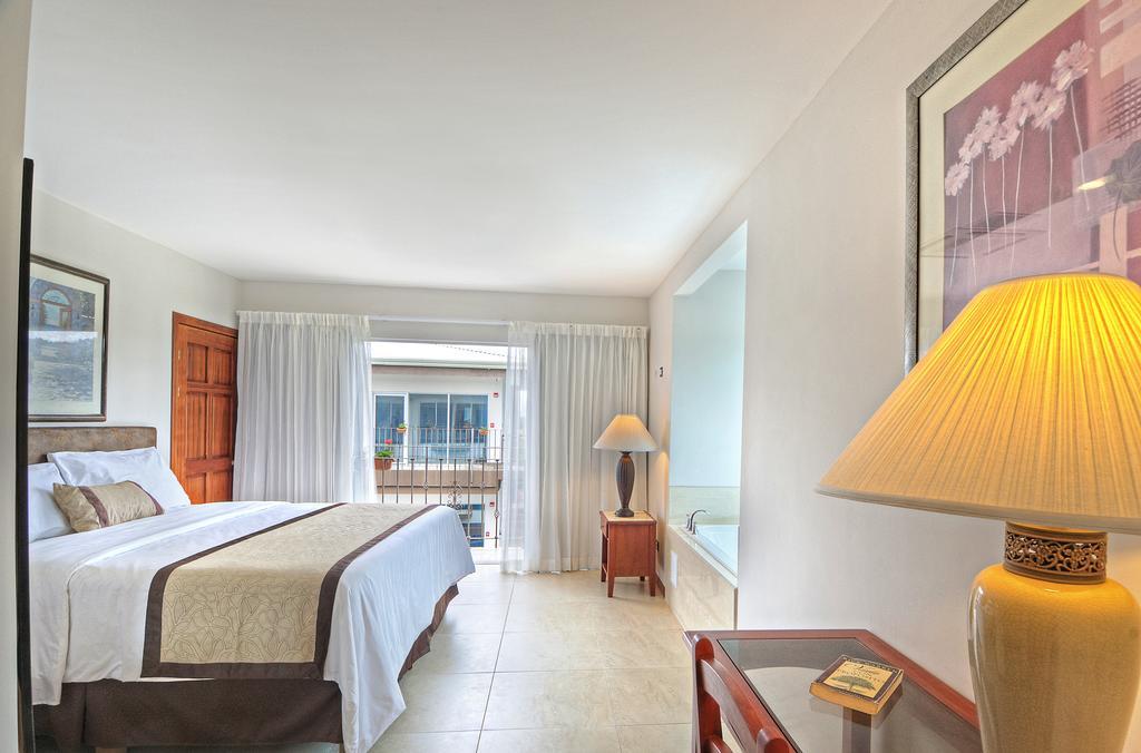 Beachfront Hotel Tramonto Jacó Kamer foto