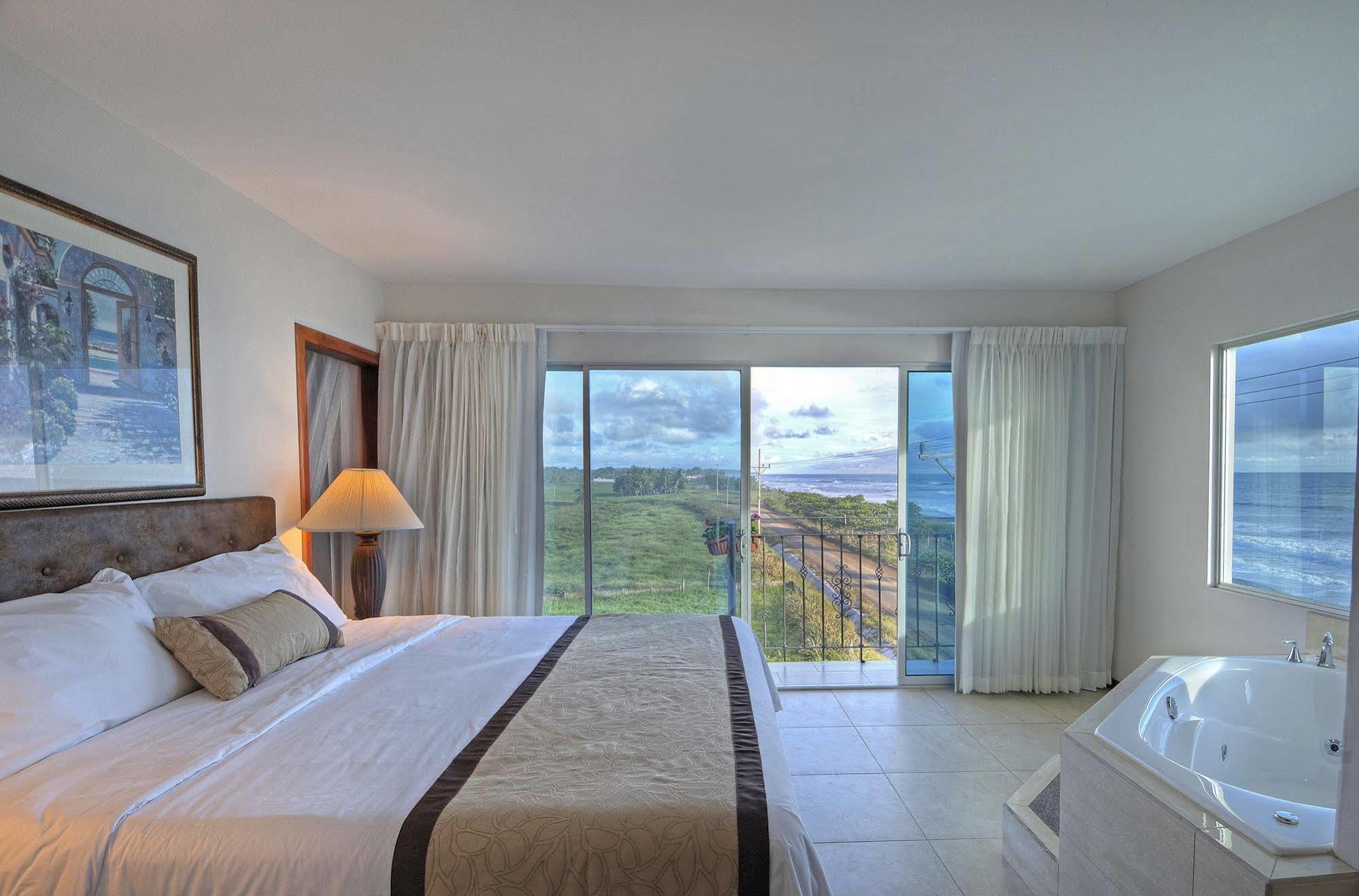 Beachfront Hotel Tramonto Jacó Buitenkant foto